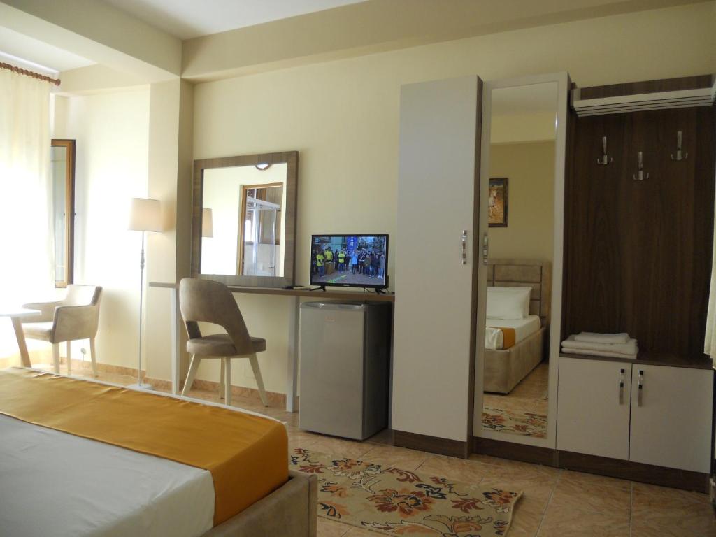 TV a/nebo společenská místnost v ubytování Onorato Hotel