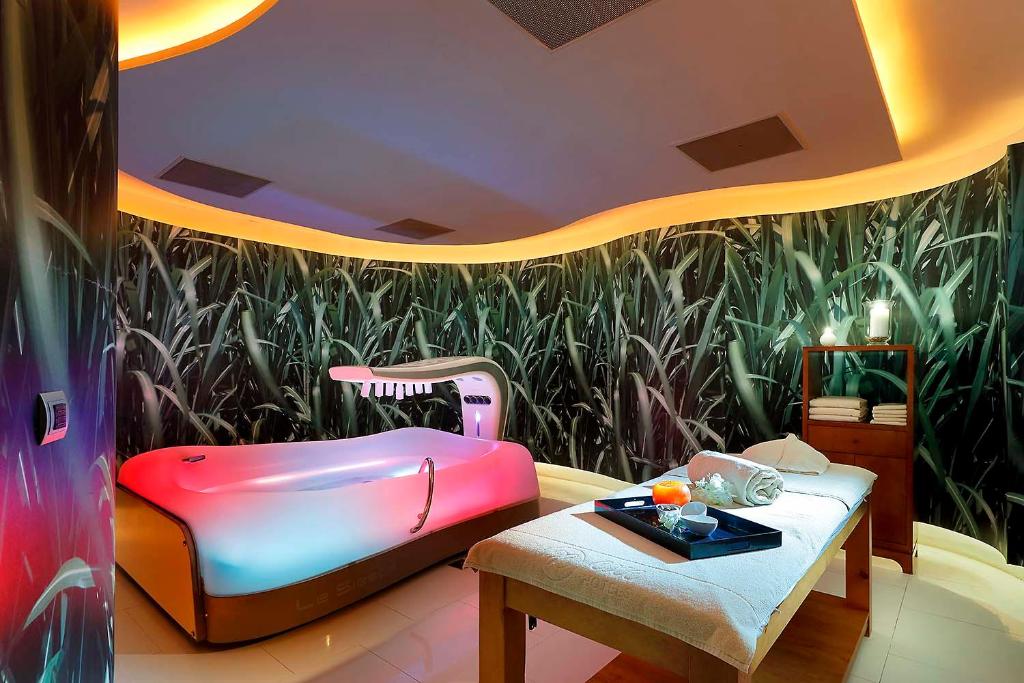 Exe Estepona Thalasso & Spa- Adults Only, אסטפונה – מחירים ...