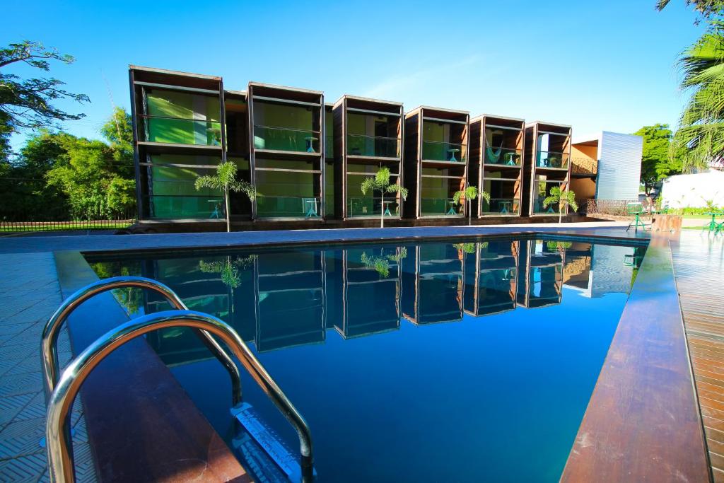 a swimming pool in front of a building at Pousada Estação Bananeiras in Bananeiras