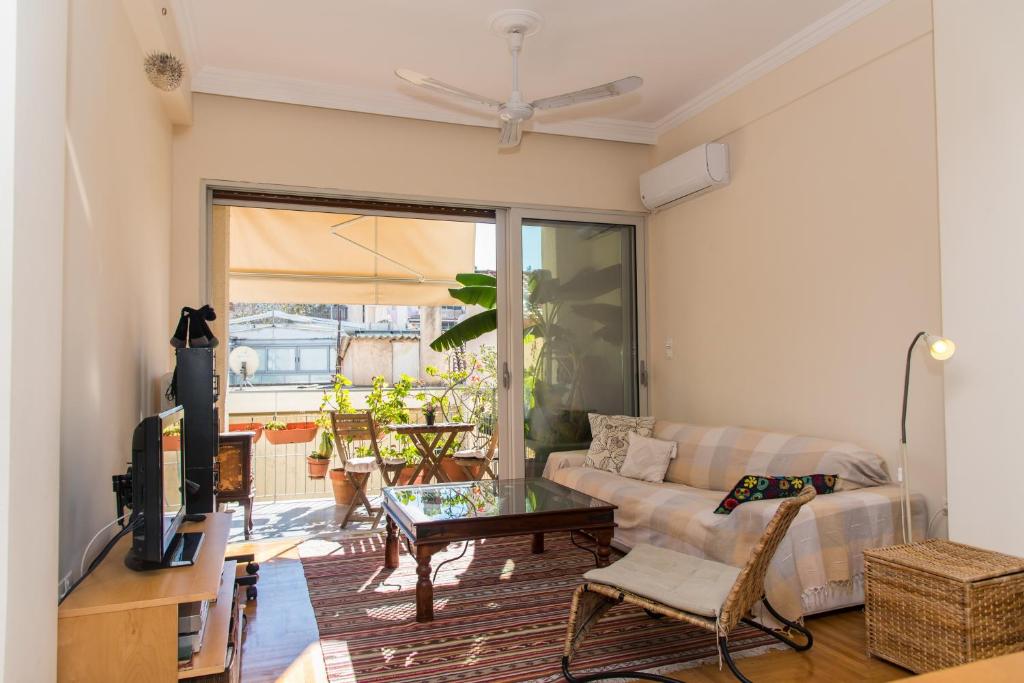 2 BEDROOM APARTMENT AT THE HISTORICAL CENTER, VIEW TO ACROPOLIS