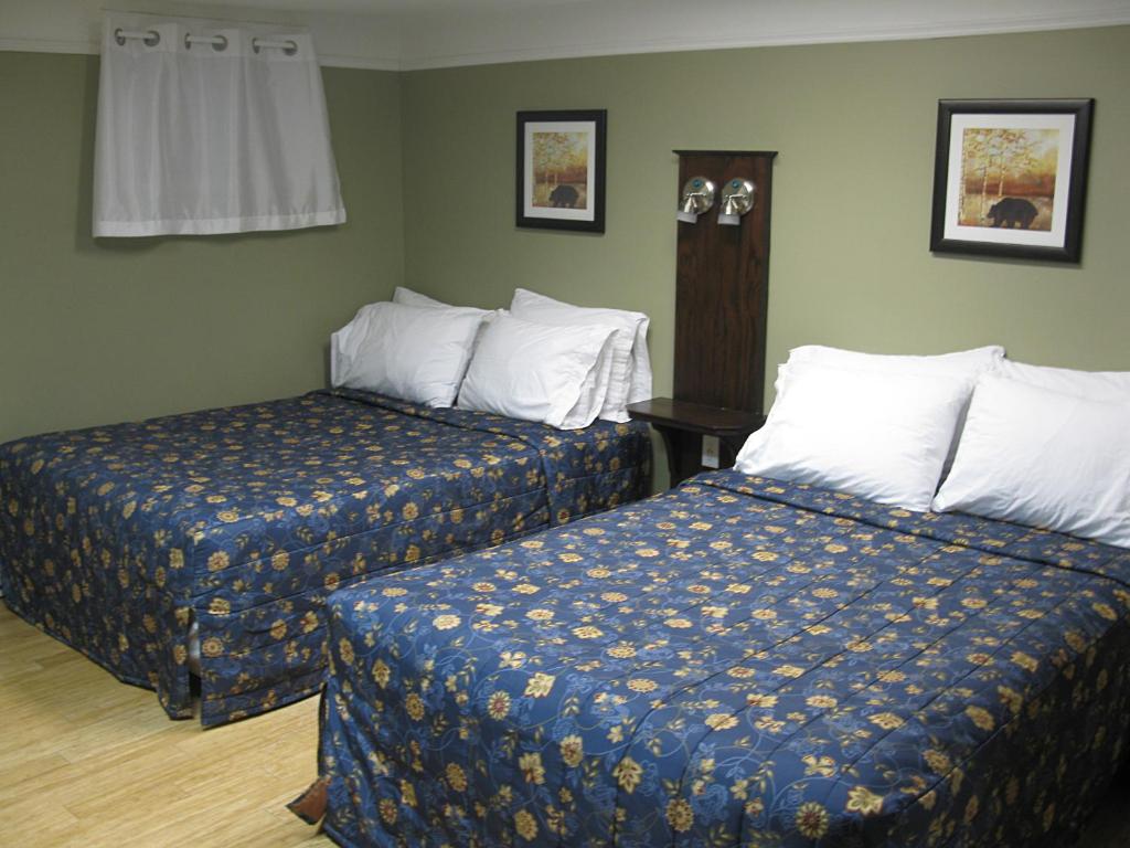 Postel nebo postele na pokoji v ubytování Hotel Auberge Michel Doyon