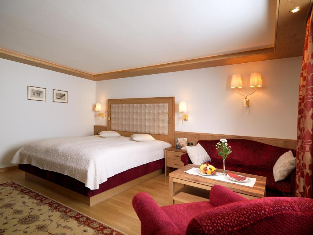 Postel nebo postele na pokoji v ubytování Hotel Zürserhof