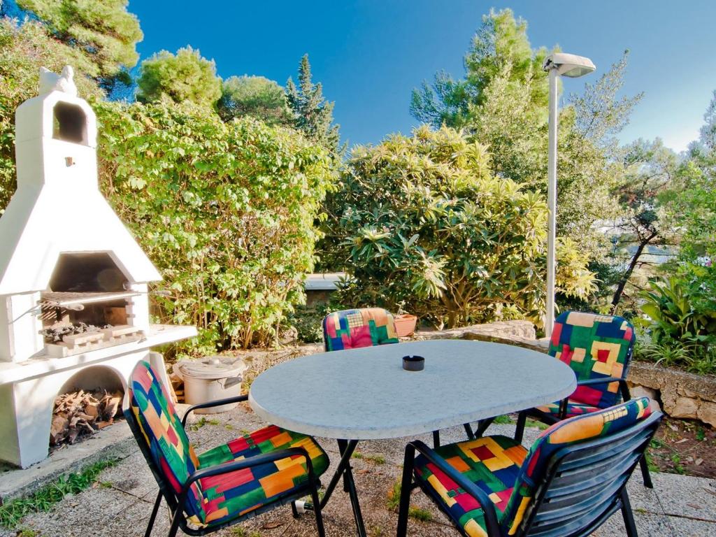Vonkajšia záhrada v ubytovaní Mali Losinj Apartment 6