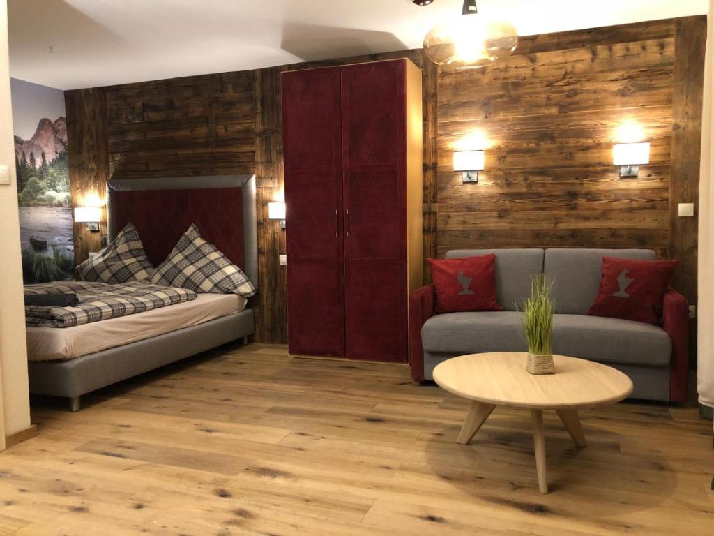 Łóżko lub łóżka w pokoju w obiekcie Kitzbühel City 1