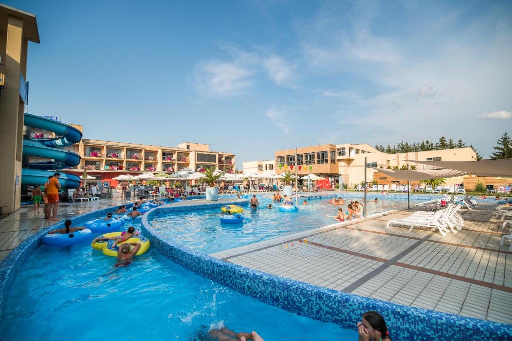 Bazén v ubytování Apartment Vita near Terme Paradiso nebo v jeho okolí