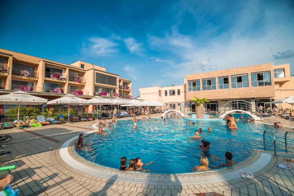 Bazén v ubytování Apartment Vita near Terme Paradiso nebo v jeho okolí