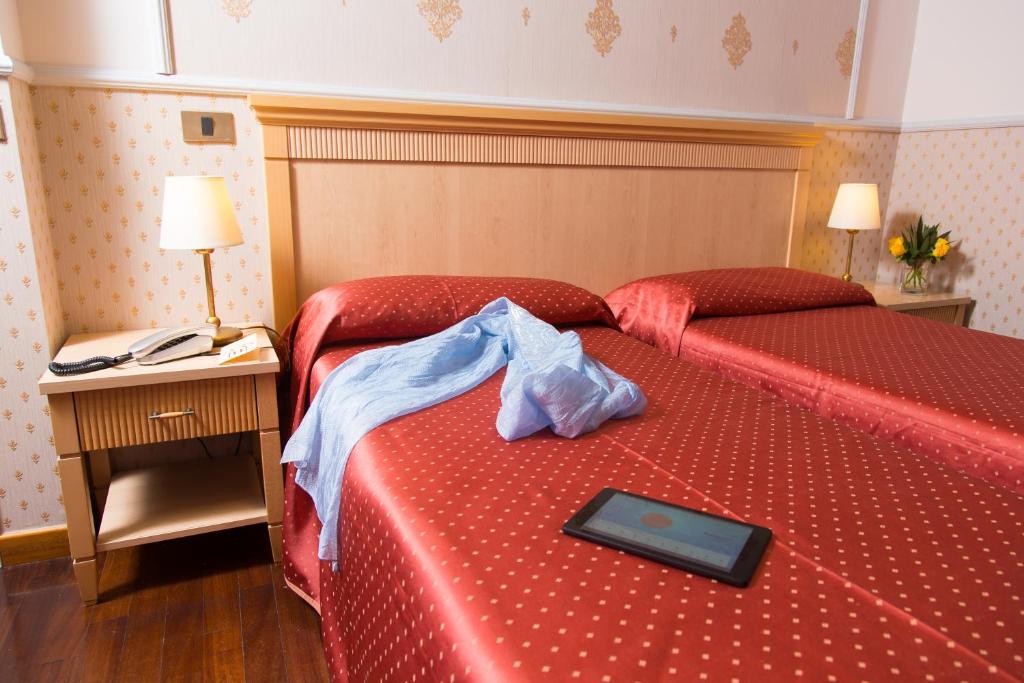 Postel nebo postele na pokoji v ubytování Hotel Arco Di Travertino