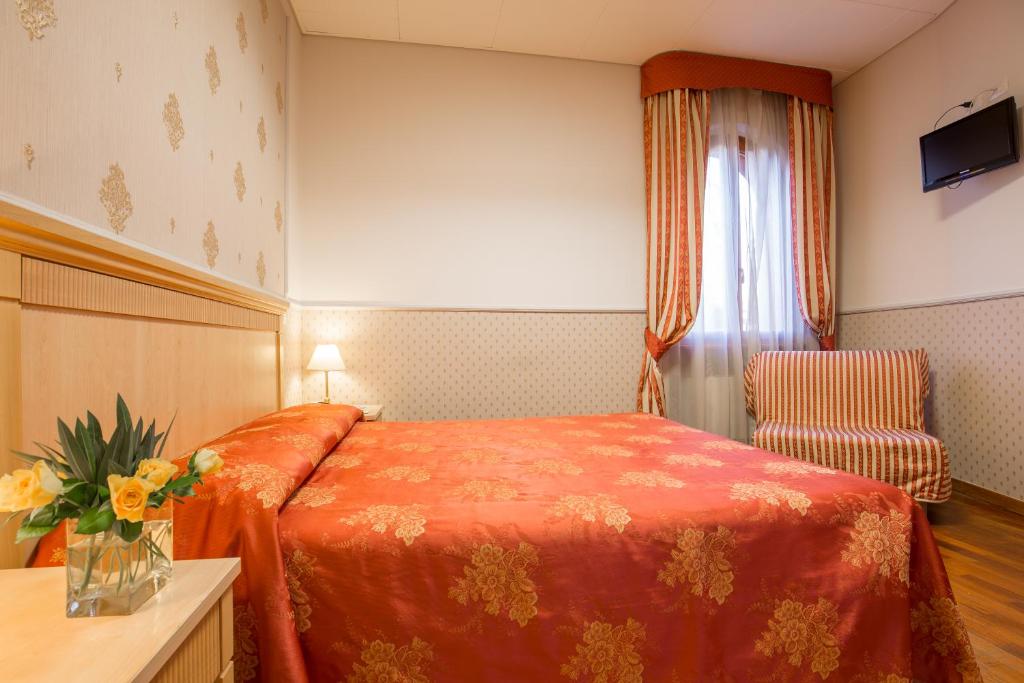 Postel nebo postele na pokoji v ubytování Hotel Arco Di Travertino
