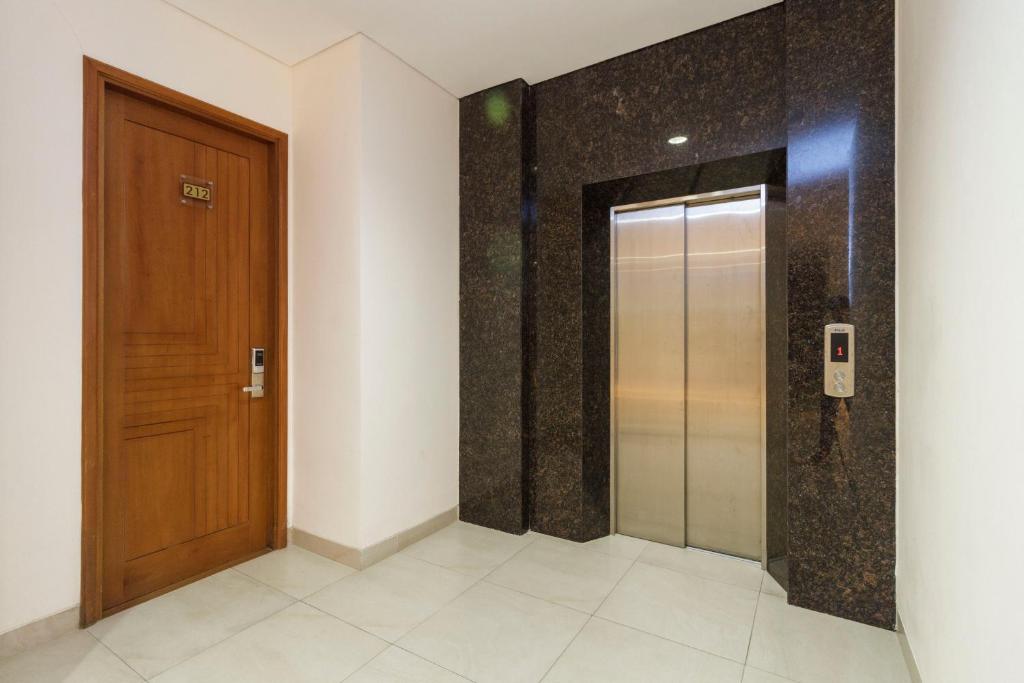 Foto dalla galleria di RedDoorz Plus @ CBD Bintaro a Peladen