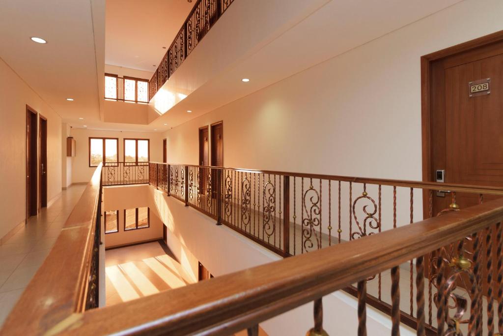 Foto dalla galleria di RedDoorz Plus @ CBD Bintaro a Peladen
