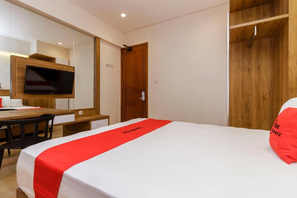 Letto o letti in una camera di RedDoorz Plus @ CBD Bintaro
