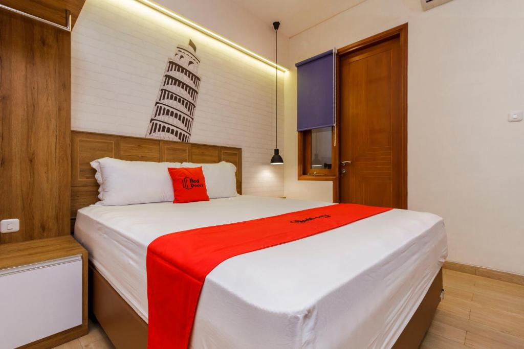 Letto o letti in una camera di RedDoorz Plus @ CBD Bintaro