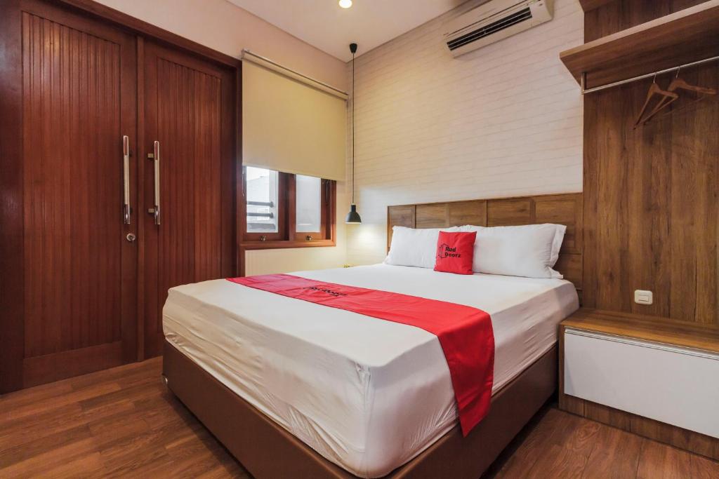 Letto o letti in una camera di RedDoorz Plus @ CBD Bintaro