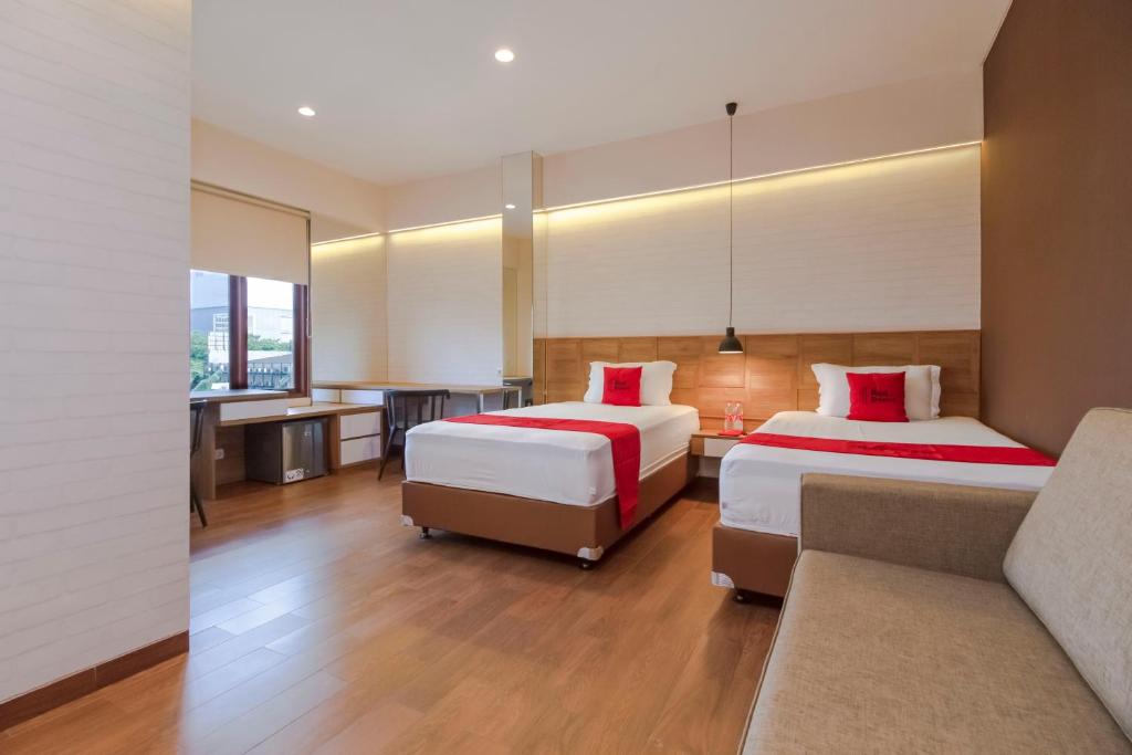 Letto o letti in una camera di RedDoorz Plus @ CBD Bintaro