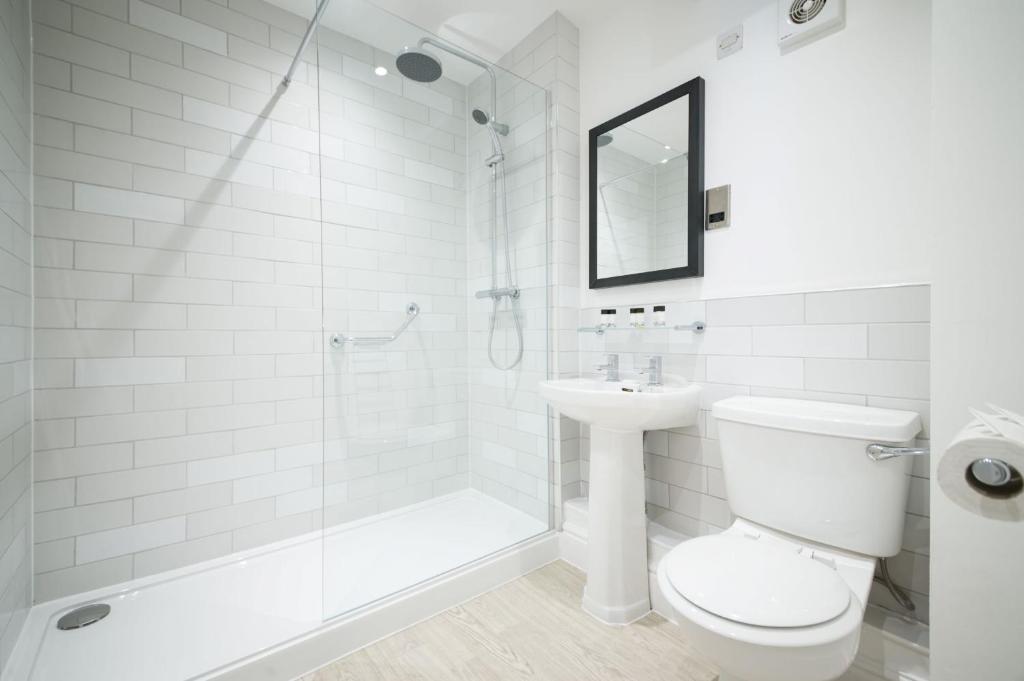 The Cheshire Cat by Innkeeper's Collection - Resim 3