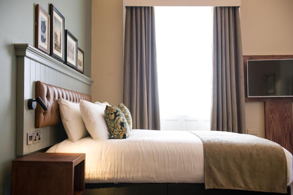 The Cheshire Cat by Innkeeper's Collection - Resim 17