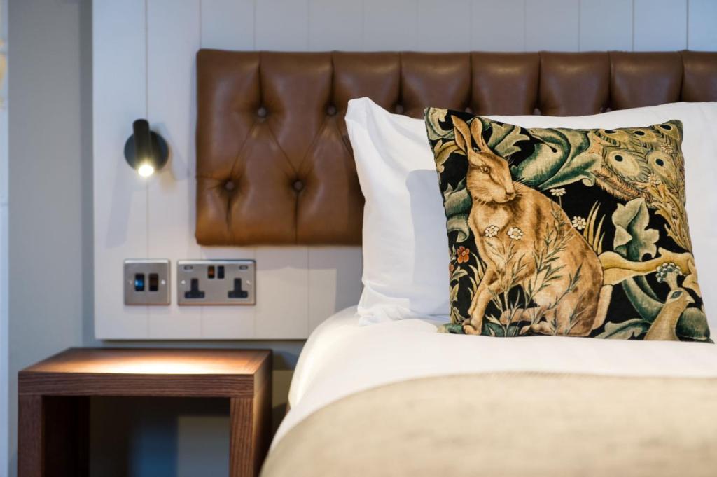 The Cheshire Cat by Innkeeper's Collection - Resim 19