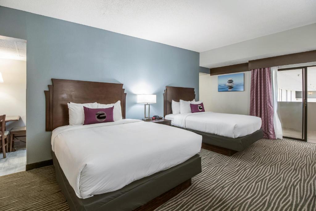 Clarion Hotel Jackson Northwest - Queen Suite With Two Queen Beds