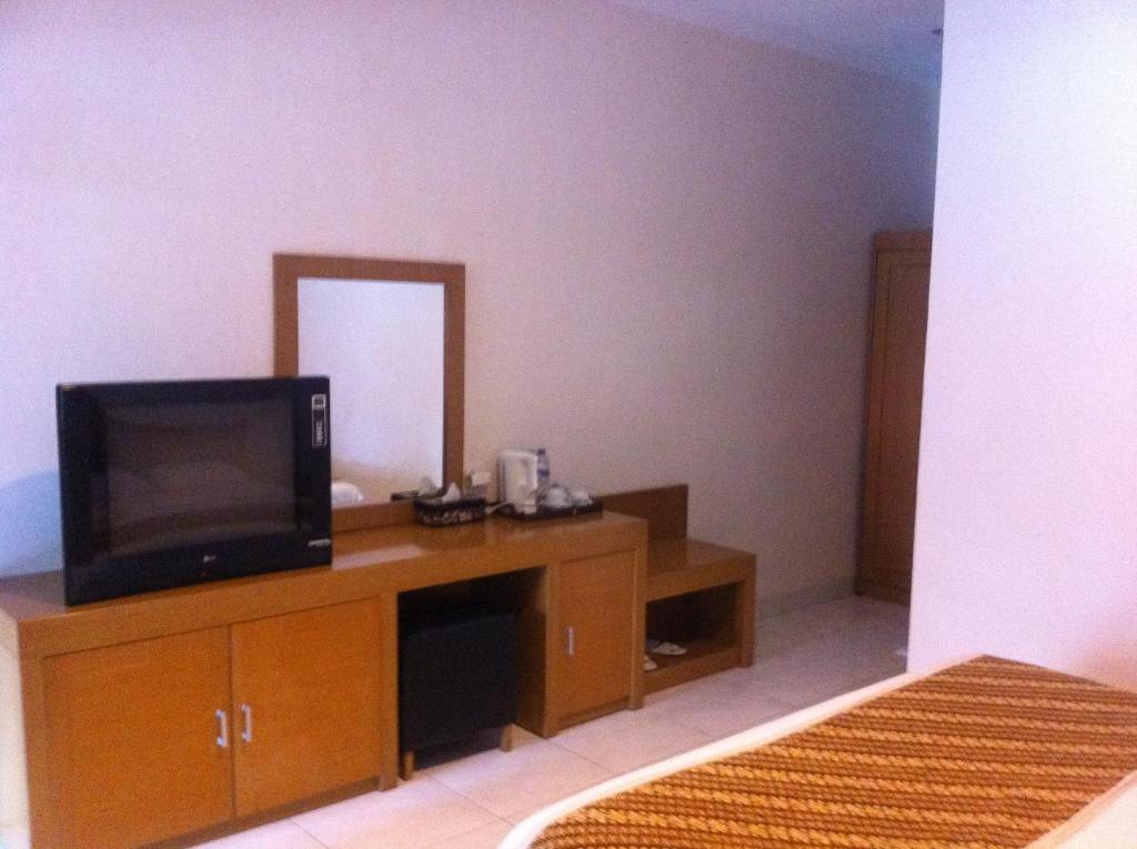 TV a/nebo společenská místnost v ubytování Syariah Arini Hotel