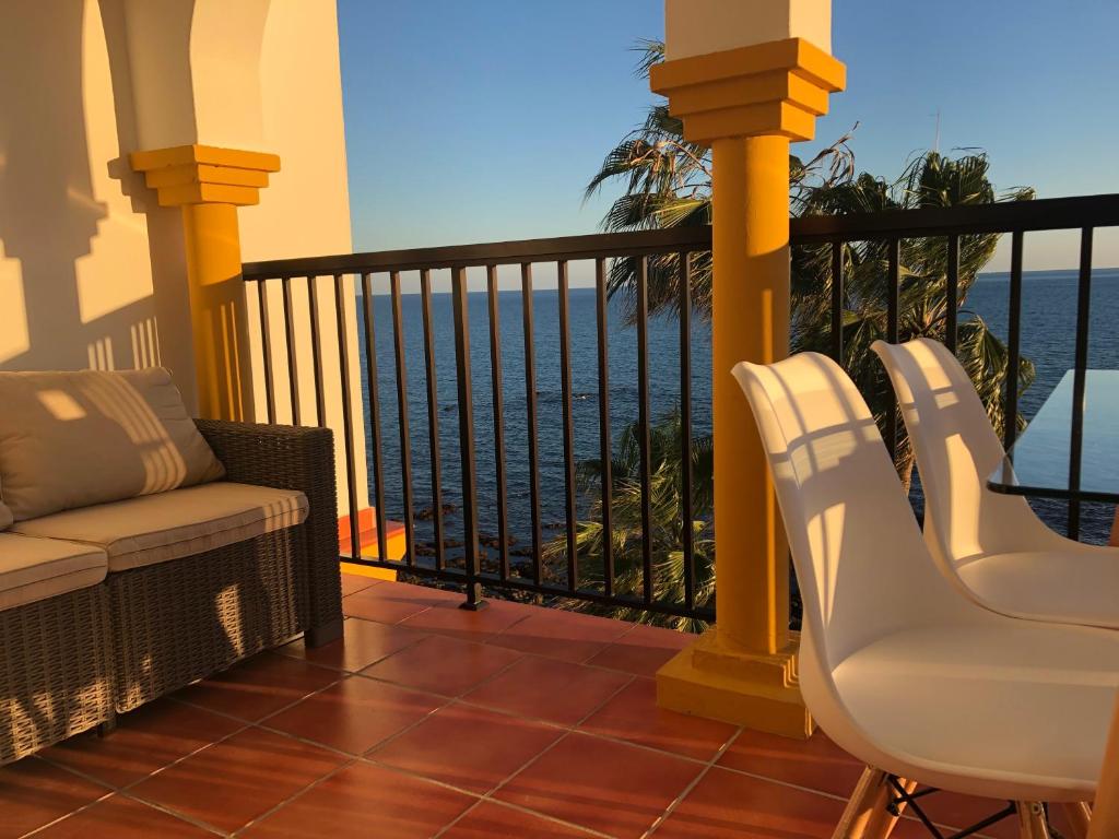 BALCON DEL MAR 2 APARTAMENT ON THE BEACH FRONT, Mijas Costa ...