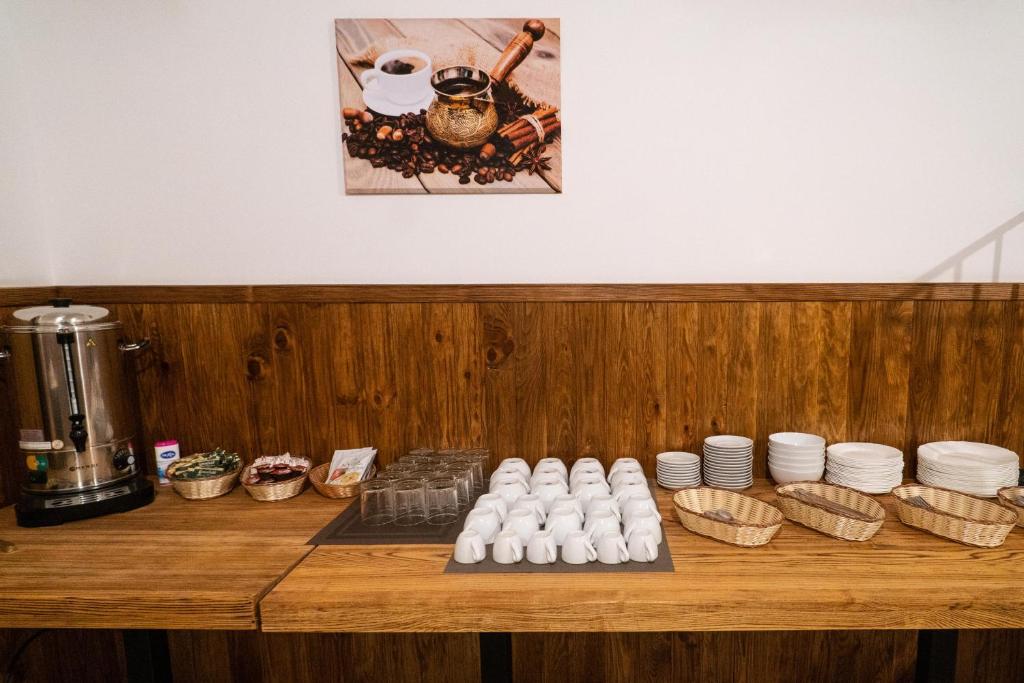 Příslušenství pro přípravu čaje a kávy v ubytování Potemkinn Hotel