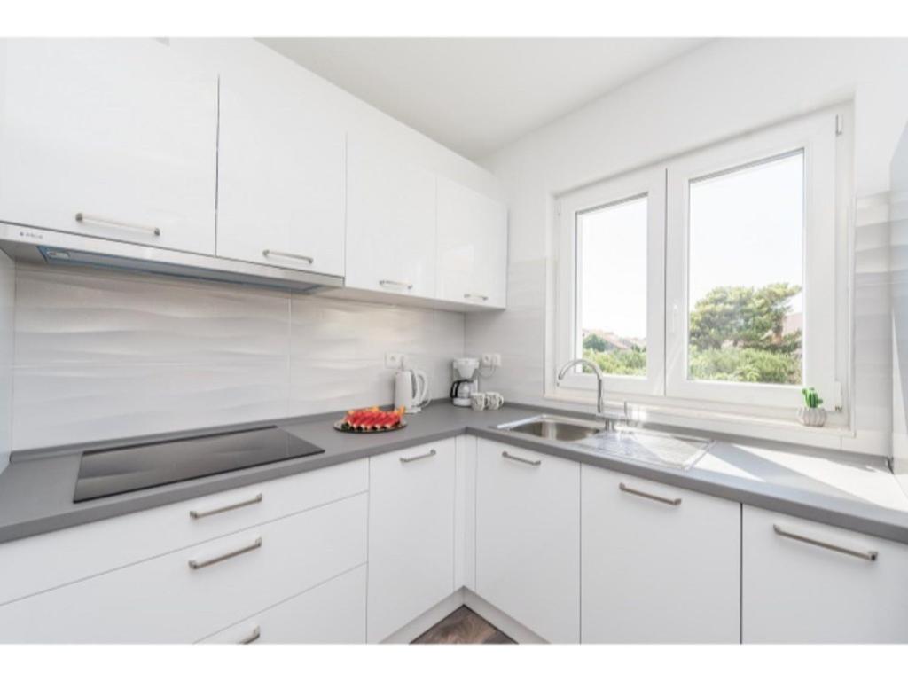 Zdjęcie z galerii obiektu Modern Apartment in Pako tane with Barbecue w Pakoštane