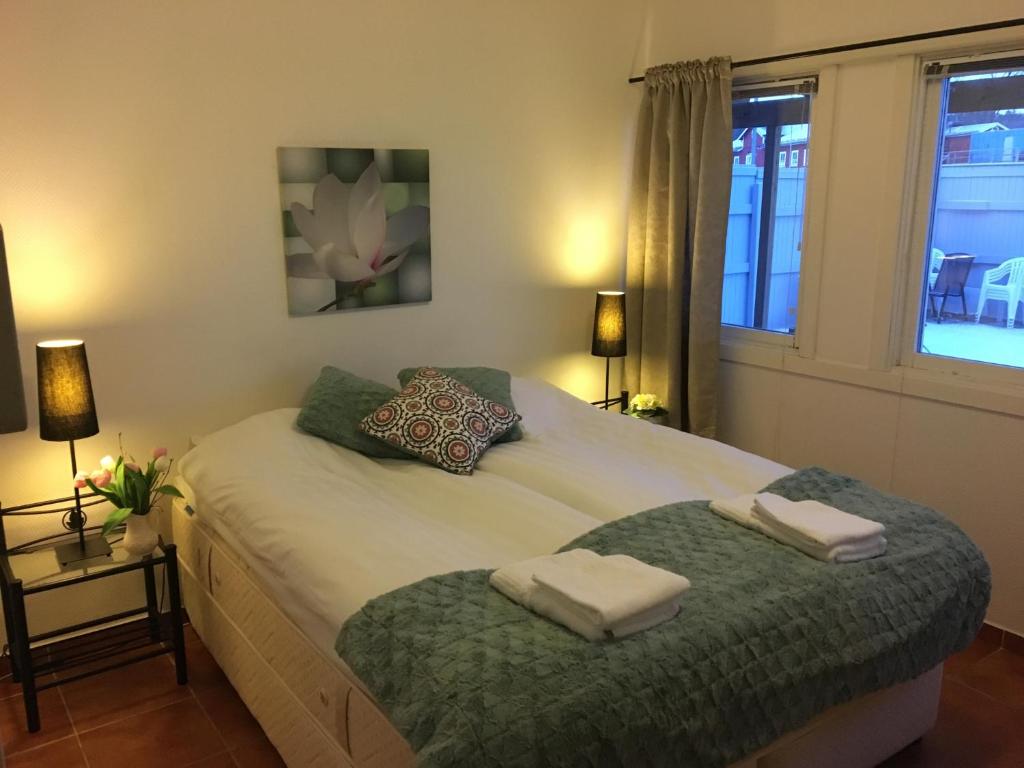 Postel nebo postele na pokoji v ubytování Mälarö Hotell