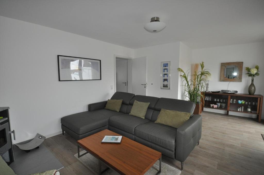 Haus Sandra - Two-Bedroom Apartment With Balcony