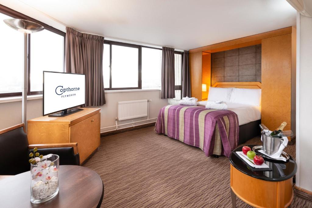 Postel nebo postele na pokoji v ubytování Copthorne Hotel Plymouth