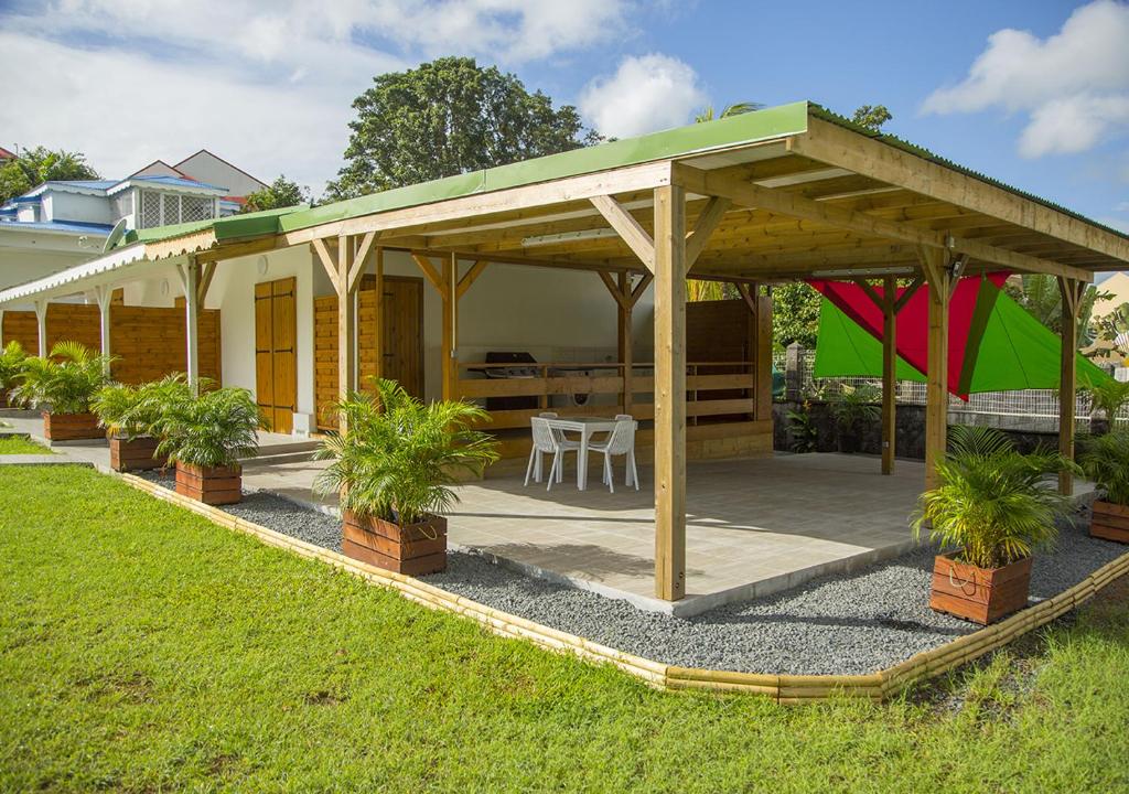 Zahrada ubytování Gîte Hibiscus Destrellan