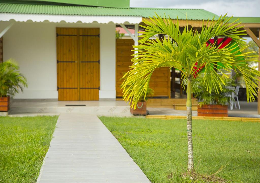 Zahrada ubytování Gîte Hibiscus Destrellan