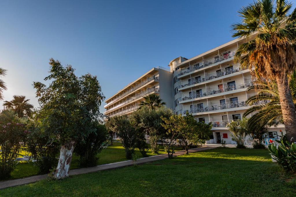 Zahrada ubytování Calamos Beach Family Club
