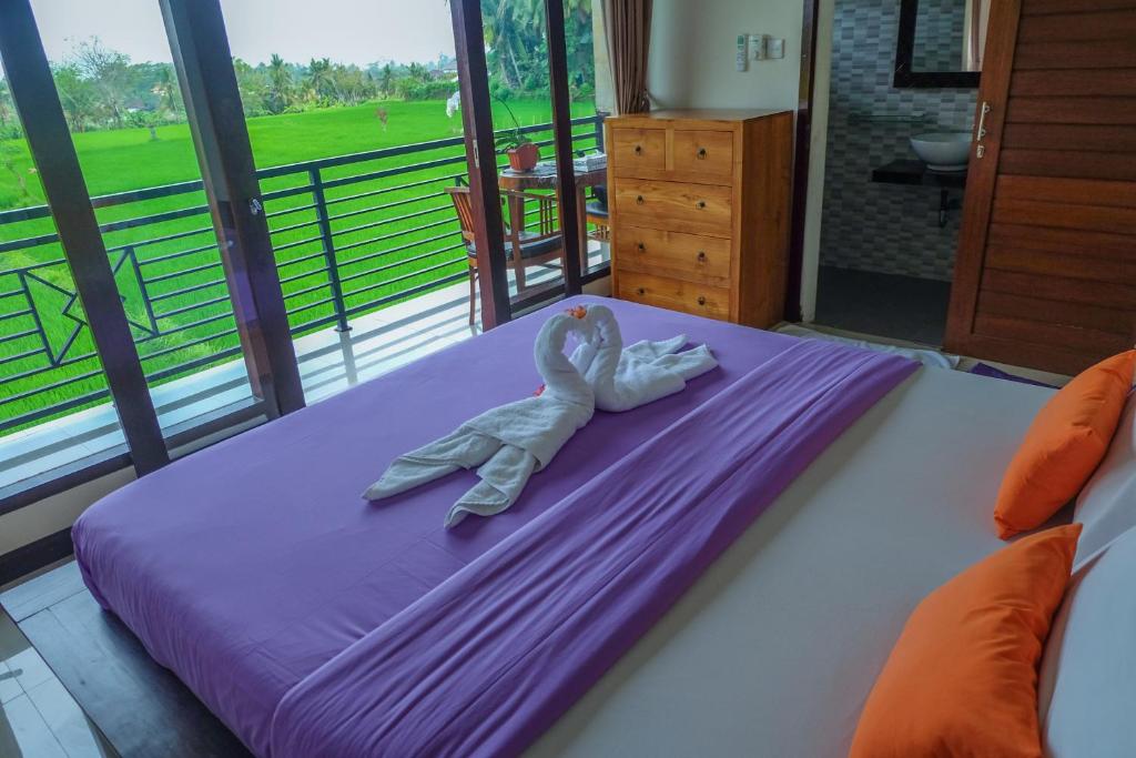Postel nebo postele na pokoji v ubytování Putra Guest House