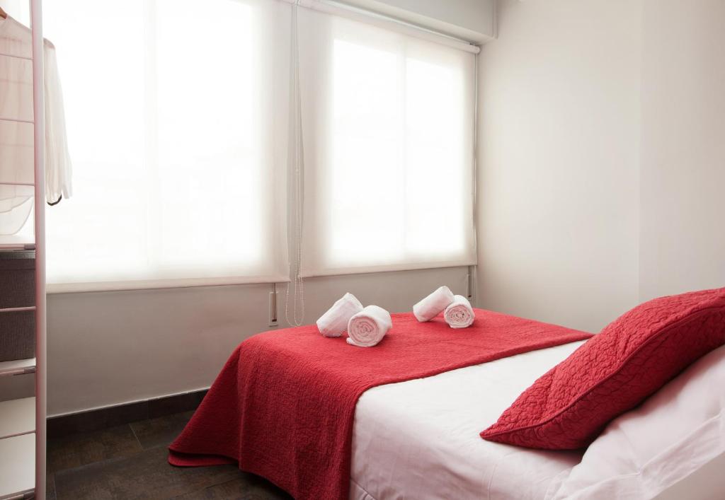 Postel nebo postele na pokoji v ubytování EasySleep Eixample