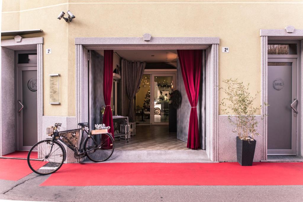 Катание на велосипеде по территории BHL Boutique Rooms Legnano или окрестностям