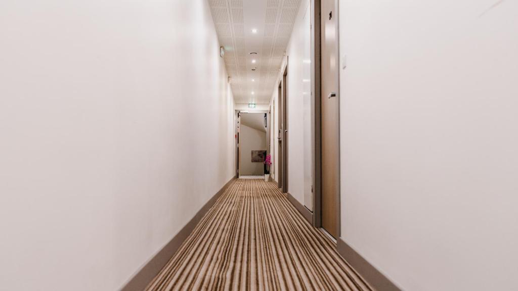 Hôtel des Arcades - Resim 32