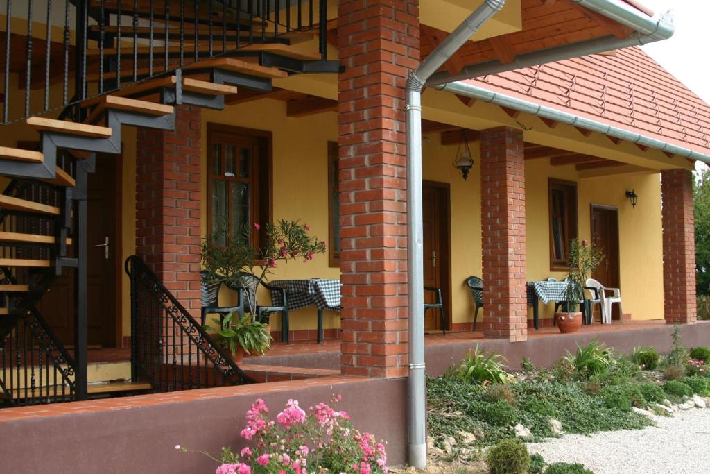 Balkón nebo terasa v ubytování Nosztalgia Vendégház