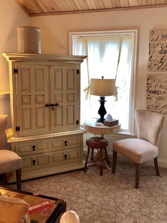 Frederick William House - Deluxe Double Room