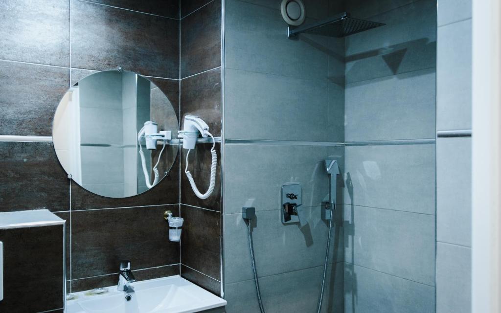 Hôtel des Arcades - Resim 24