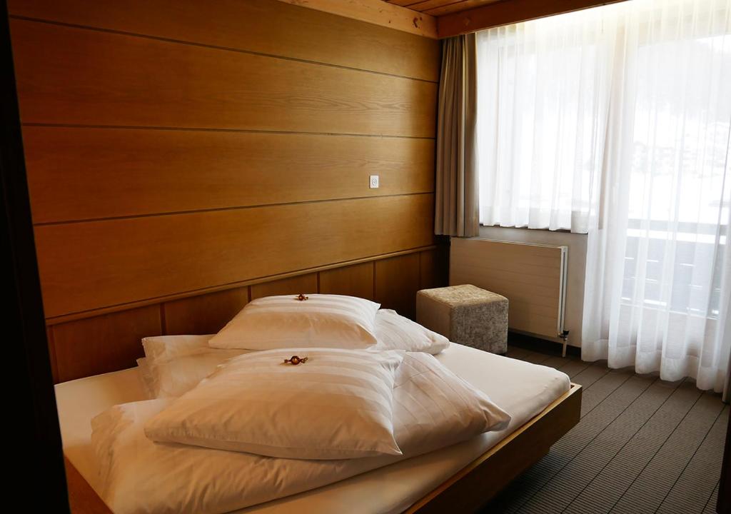 Postel nebo postele na pokoji v ubytování Hotel Garni Bergsonne