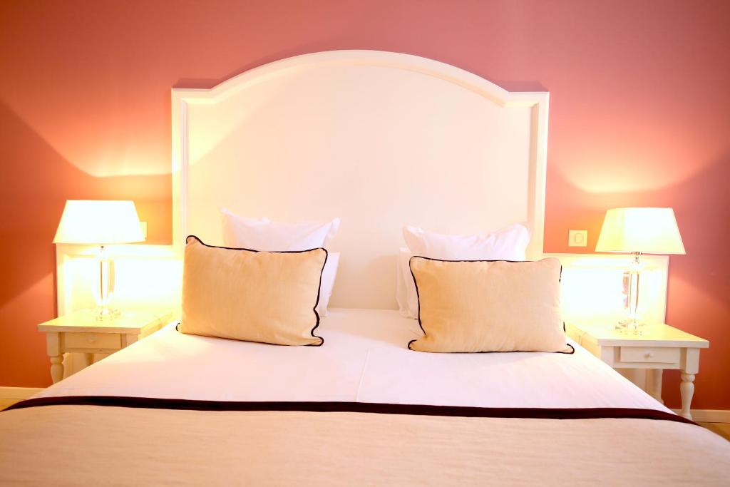 Postel nebo postele na pokoji v ubytování Hotel Royal Bon Repos