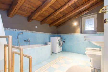 A bathroom at Papavero Accademia Carrara