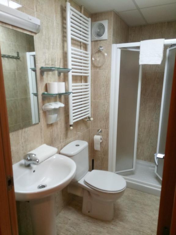 Hostal Sant Sadurní - Twin Room