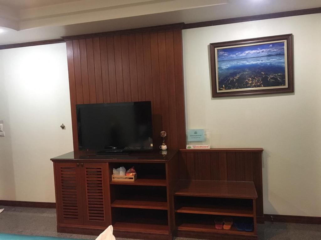 Busyarin Hotel - Deluxe King Room