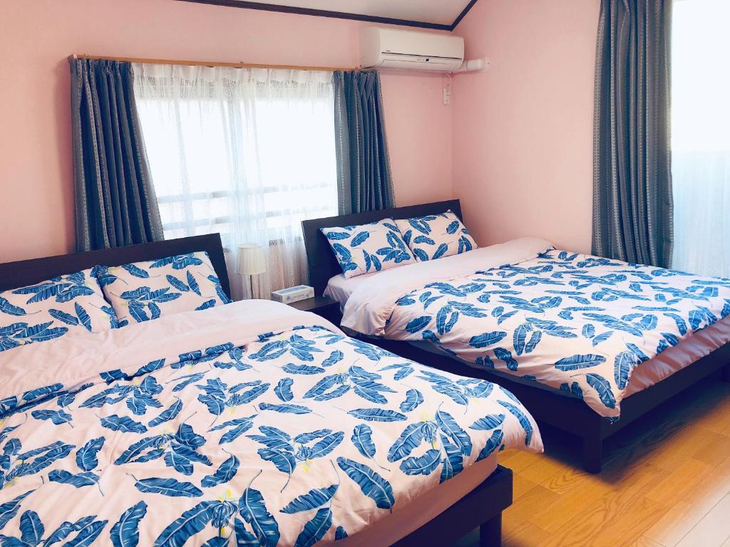 Ένα ή περισσότερα κρεβάτια σε δωμάτιο στο Kaen
