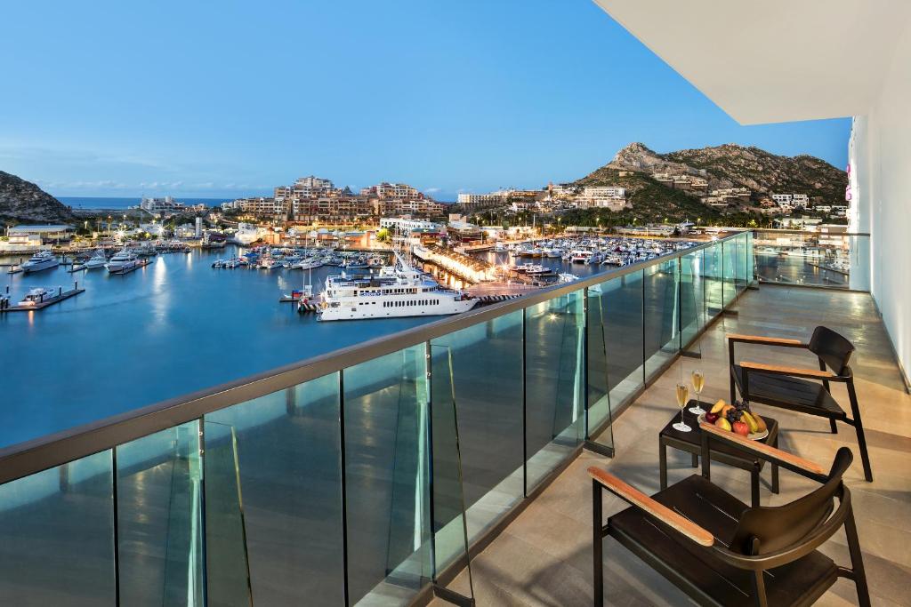 Best luxury hotels in Los Cabos 174730876