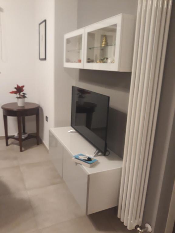 TV a/nebo společenská místnost v ubytování Cuoreverde Matera