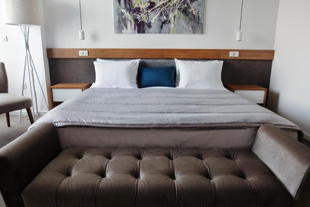 Postel nebo postele na pokoji v ubytování New City Hotel & Restaurant Niš