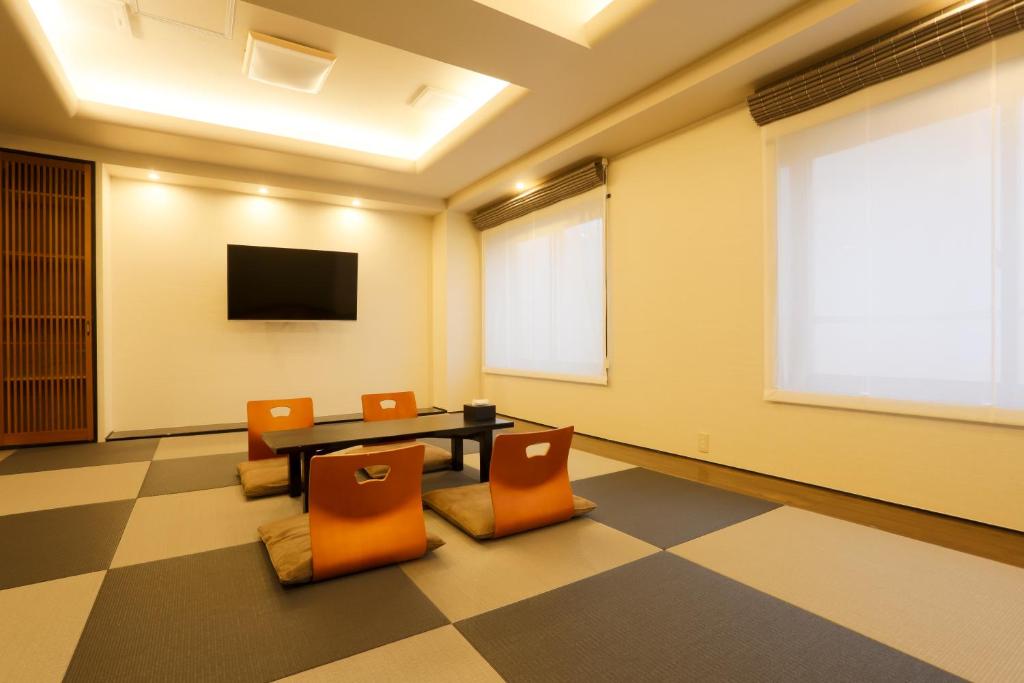 TV a/nebo společenská místnost v ubytování Tabist S hyde Park Koga Station