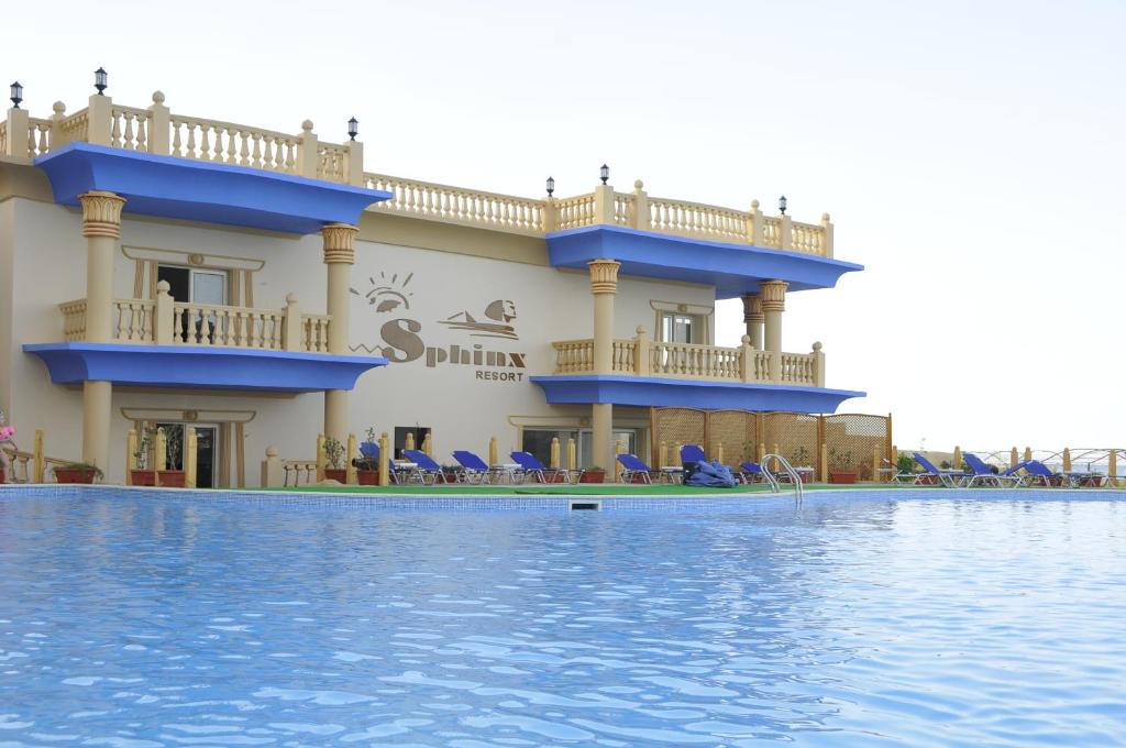 Bazén v ubytování Sphinx Aqua Park Beach Resort nebo v jeho okolí